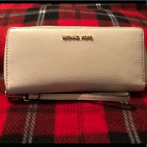 Michael Kors Large cream wallet NWT